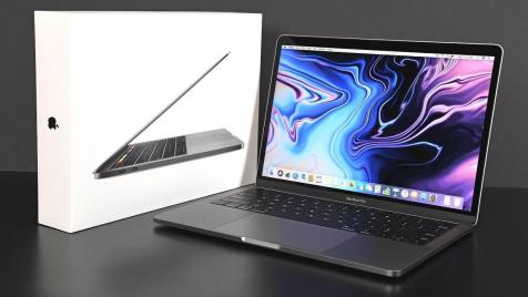 Новый 8-ядерный MacBook Pro от компании Apple.